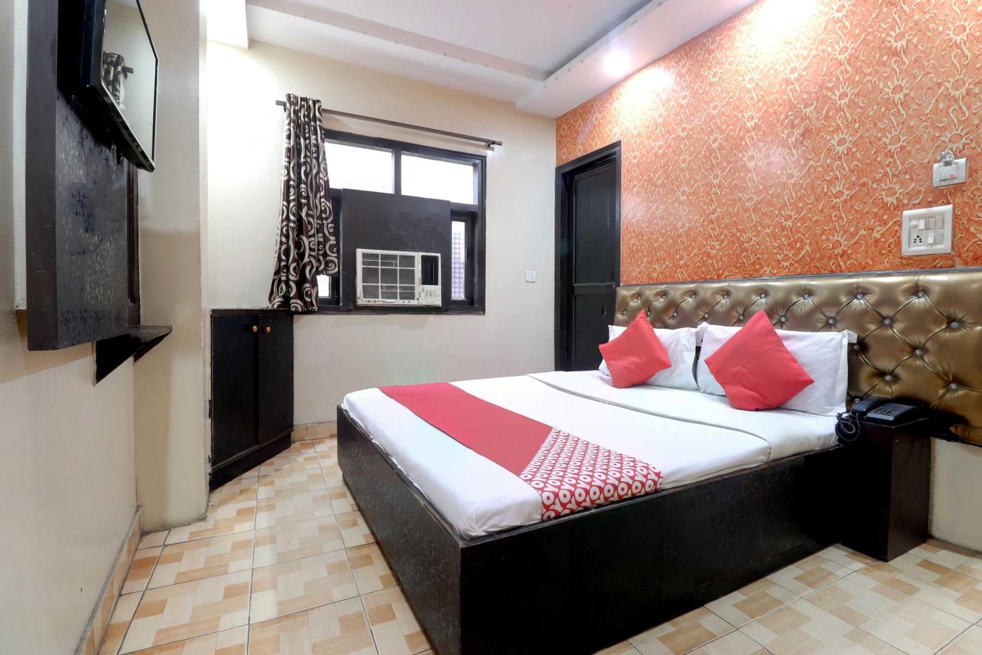 Oyo Flagship 81569 The Red Rose Inn New Delhi Exterior photo