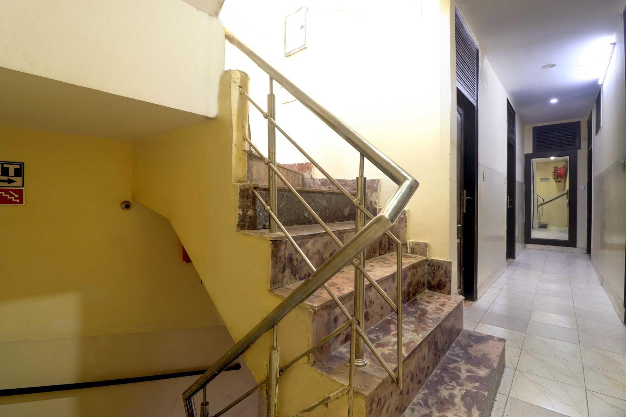 Oyo Flagship 81569 The Red Rose Inn New Delhi Exterior photo
